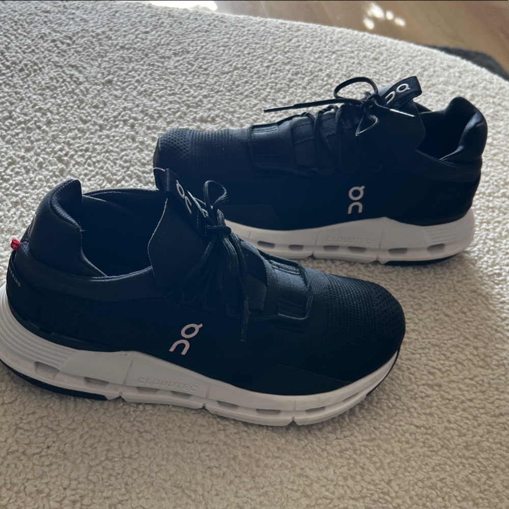 On Running men’s Black and White Sneakers